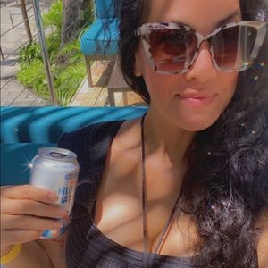 Meet your Posher, Brenda